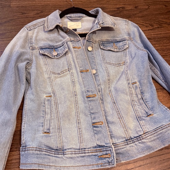 Universal Thread Denim Jean Jacket - Picture 1 of 4